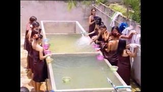 หนังโป๊ไทยxxx เป็นเรื่องของเรือนจำหญิง ยืนอาบเห็นหีเห็นนม จนผู้คุมชายเห็นอดใจไม่ไหว แอบไปเย็ดสะเลย