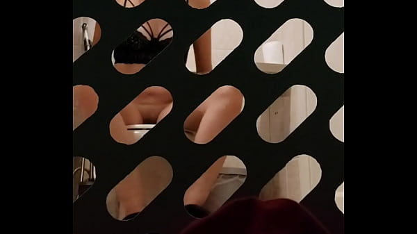 Watching My Friend Cleaning Her Shaved Pussy in Toilet