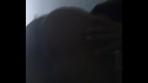 Novinha chupa meu pau enquanto eu lambuzo sua bunda gostosa