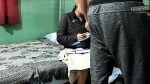 Sexo por dinero con mujer madura, finalmente hombre joven le llena de corrida el coño depilado