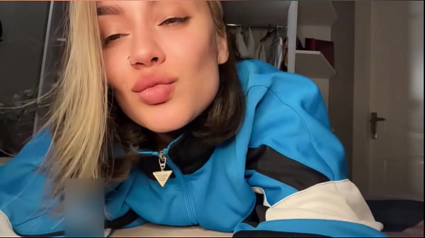 My best friend’s girlfriend gave me an unforgettable blowjob while he went to the store
