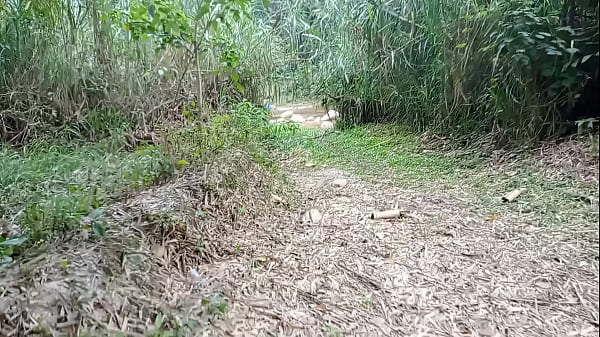 Amateur casera Follo a mi hermanastra en el río aproveche que se estaba bañando quería leche en su pussy blanca tetona y culona rica Latinafuckme1